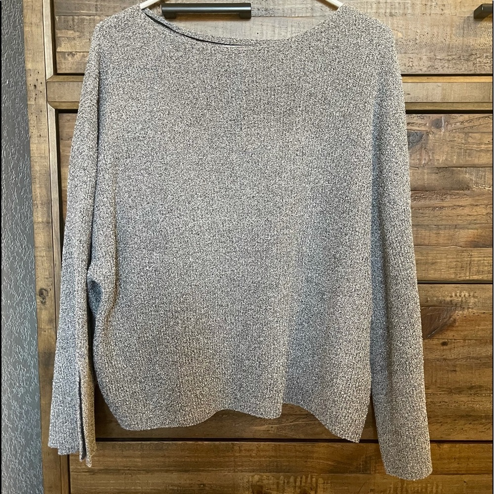 Prologue Black and White Sweater. Size Medium.